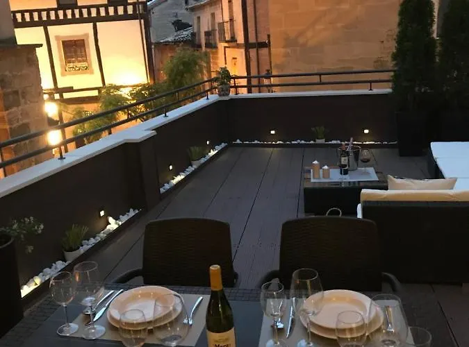 Edificio Privado Con Terraza